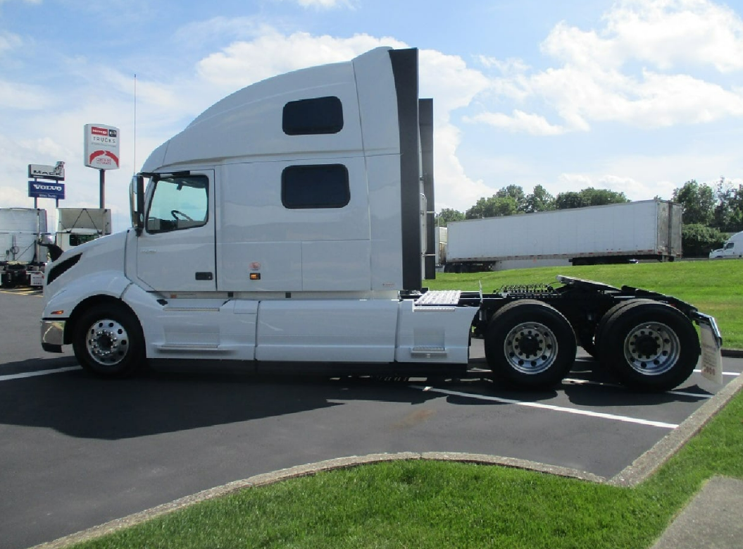 Semi truck on the highway representing comprehensive insurance coverage by Insurance Company Worthington Ohio LLC, specializing in protecting commercial vehicles for businesses.